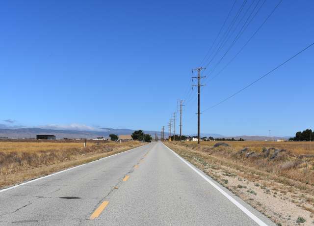 Property at 6700 W Avenue H, Lancaster, CA 93536