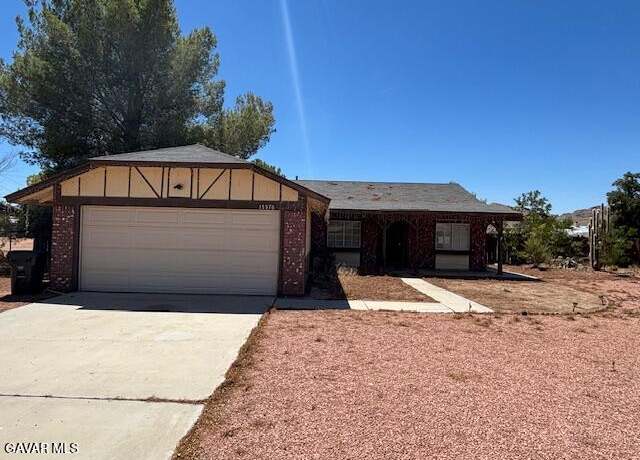 Property at 15576 Washoan Rd, Apple Valley, CA 92307, 3 beds, 2 baths