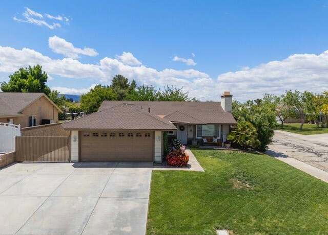 Property at 42641 W 28th St, Lancaster, CA 93536, 3 beds, 2 baths