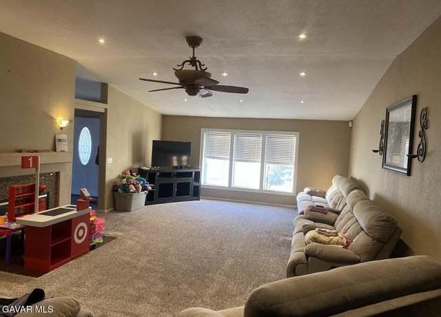 Property at 5050 Pearblossom Hwy, Palmdale, CA 93552, 4 beds, 2 baths