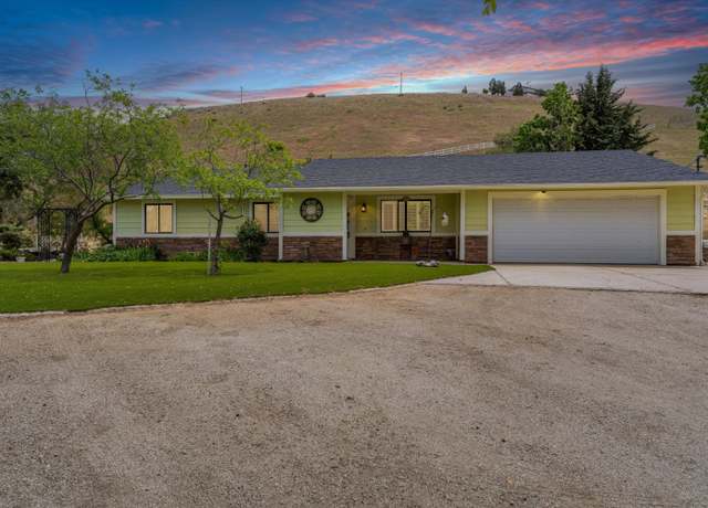Property at 19908 Pine Ridge Dr, Tehachapi, CA 93561, 3 beds, 2 baths