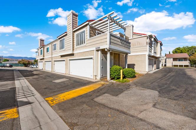 31355 The Old Rd Unit F, Castaic, CA 91384 | Redfin