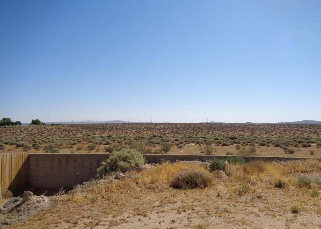 221 Desert Breeze Dr Unit N/A, California City, CA 93505