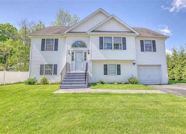 Property at 122 Kelly Ave, Pine Bush, NY 11256, 3 beds, 2.5 baths