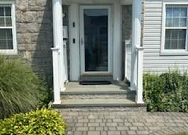 Property at 7 Hopatcong Ave, West Hempstead, NY 11552, 5 beds, 3 baths