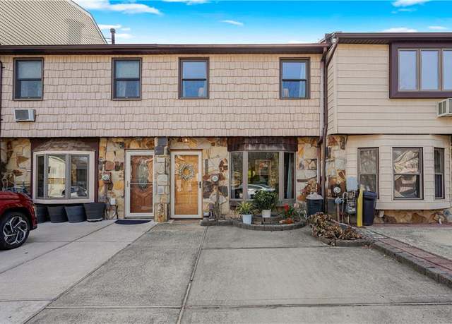 Property at 300 Tanglewood Dr, Staten  Island, NY 10308, 3 beds, 1.5 baths