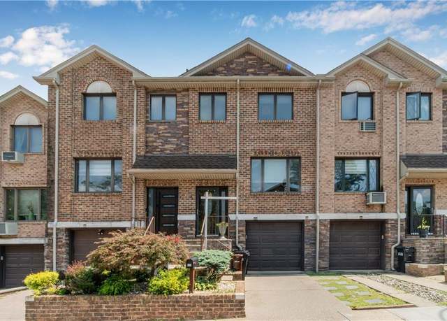 Property at 124 North Dr #124, Staten  Island, NY 10305, 3 beds, 2.5 baths