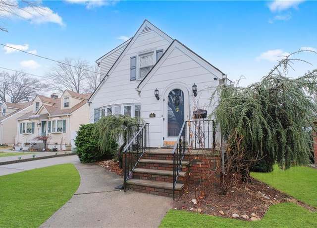 Property at 297 Burbank Ave, Staten  Island, NY 10306, 2 beds, 2 baths