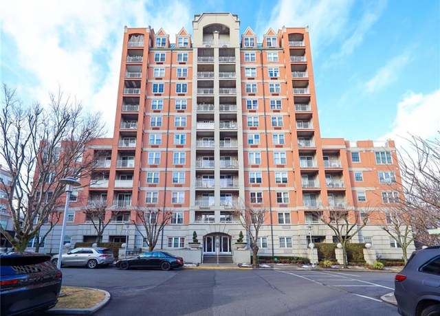 Property at 40 Oceana Dr West Unit 2G, Brooklyn, NY 11235, 2 beds, 2 baths