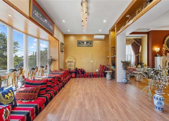 Property at 139 86th St, Brooklyn, NY 11209, 8 beds, 5 baths