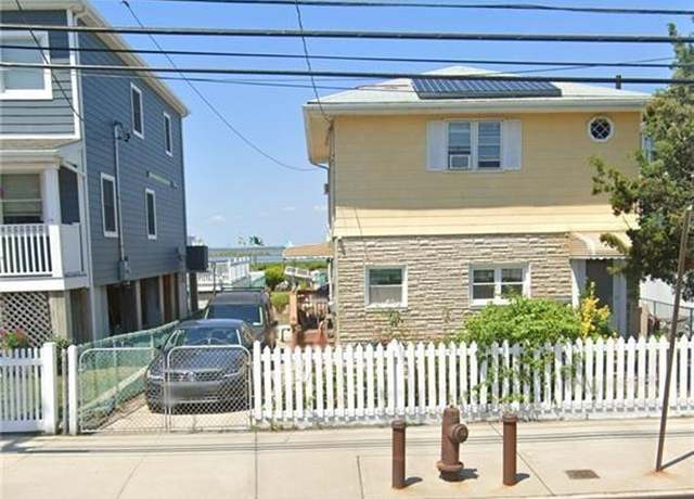 Property at 621 Cross Bay Blvd, Queens, NY 11693, 3 beds, 1.5 baths