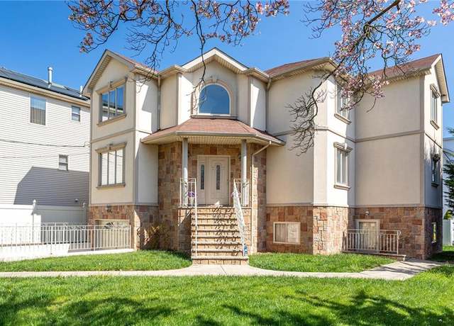 Property at 525 Falcon Ave, Staten  Island, NY 10306, 4 beds, 3.5 baths
