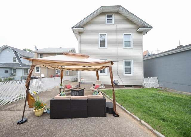 Property at 14 Joan Pl, Staten  Island, NY 10314, 5 beds, 2 baths