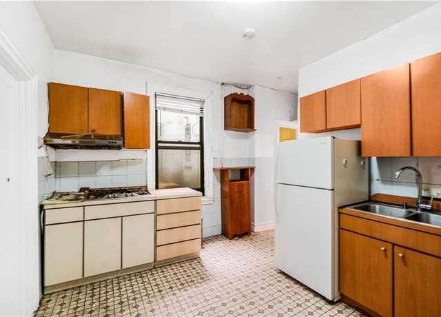 Property at 4405 8th Ave, Brooklyn, NY 11220, 8 beds, 4 baths