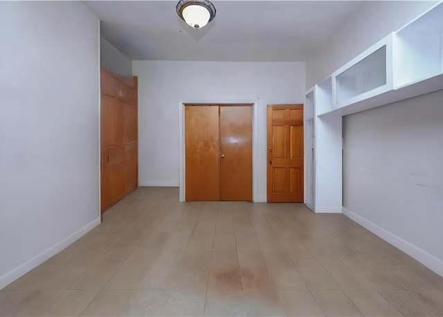 Property at 94 Wyona St, Brooklyn, NY 11207, 5 beds, 3 baths