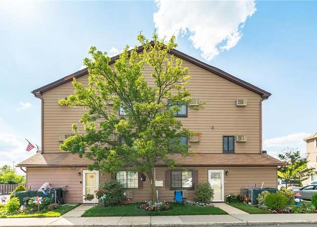 Property at 96 Lamped Loop #2, New Springville, NY 10314, 3 beds, 1.5 baths