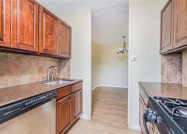 Property at 1100 Clove Rd Unit 6O, Staten  Island, NY 10301, 3 beds, 2 baths