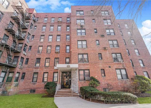 Property at 2569 W 2nd St Unit 4G, Brooklyn, NY 11223, 2 beds, 1 bath