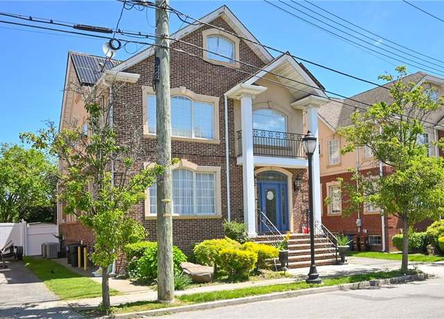 Property at 31 Bell Point Dr, Brooklyn, NY 11234, 5 beds, 4 baths