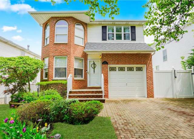 Property at 23 Helene Ct, Staten  Island, NY 10309, 3 beds, 3 baths