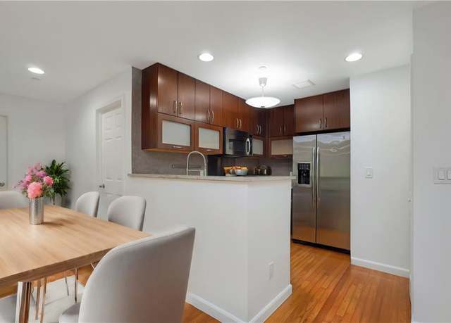 Property at 702 Ocean Pkwy Unit 3B, Brooklyn, NY 11230, 2 beds, 2 baths