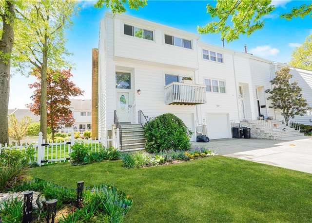 Property at 40 Kyle Ct, Staten  Island, NY 10312, 4 beds, 2.5 baths