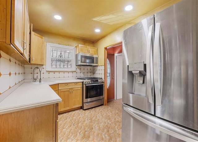 Property at 675 Saratoga Ave, Brooklyn, NY 11212, 3 beds, 1.5 baths