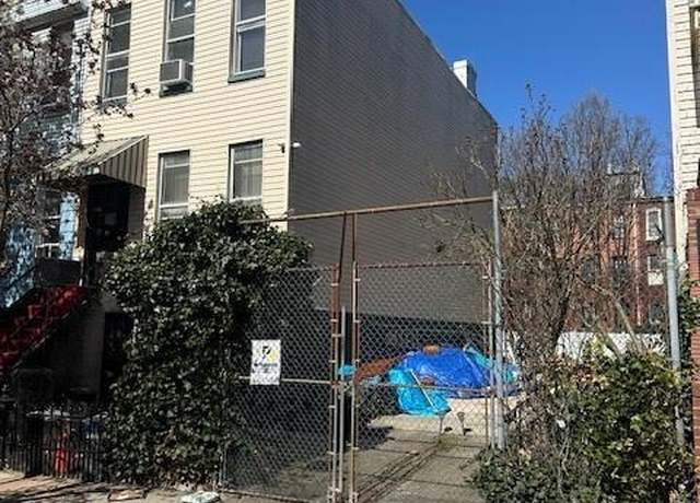Property at 35 Cornelia St, Brooklyn, NY 11221, 3 baths