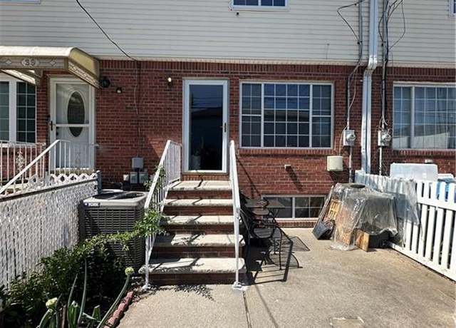 Property at 37 Susan Ct, Staten  Island, NY 10304, 2 beds, 2.5 baths