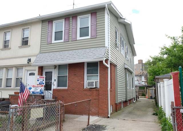 Property at 3014 Brighton 3rd St, Brooklyn, NY 11235, 5 beds, 4 baths
