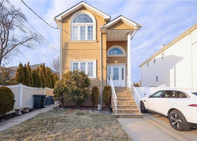 Property at 147 Kirshon Ave, Staten  Island, NY 10314, 4 beds, 3.5 baths