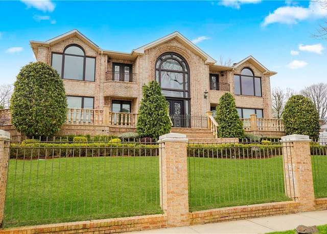 Property at 246 Howard Ave, Staten  Island, NY 10301, 5 beds, 4 baths