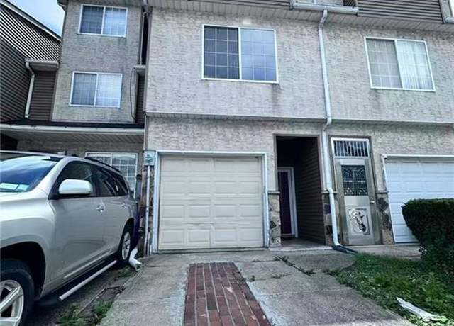 Property at 78 Stage Ln, Staten  Island, NY 10304, 3 beds, 2.5 baths