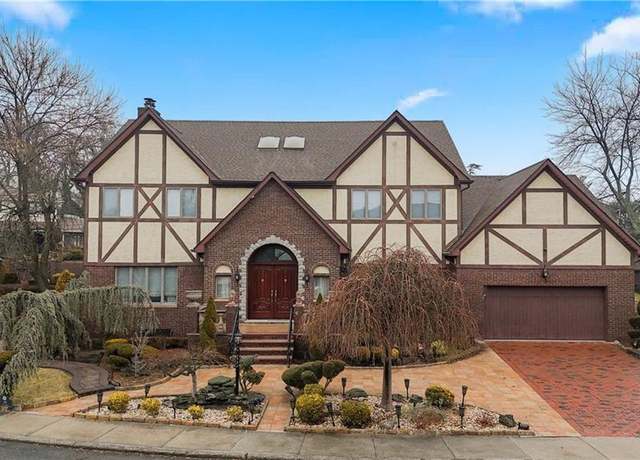 Property at 19 Luna Cir, Staten  Island, NY 10312, 5 beds, 4.5 baths