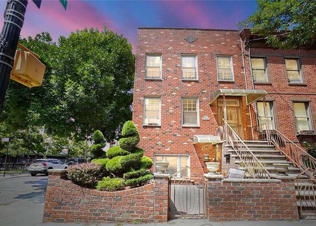 Property at 556 Clinton St, Brooklyn, NY 11231, 2 beds, 2.5 baths