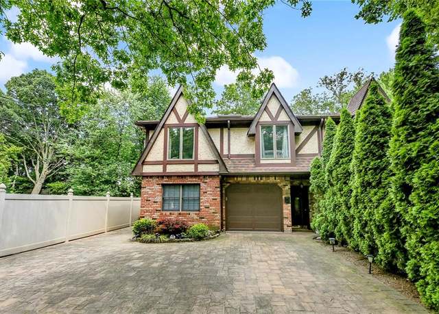 Property at 384 N Railroad Ave, Staten  Island, NY 10304, 4 beds, 3.5 baths