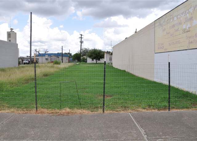 Property at 521 E Main Ave, Robstown, TX 78380
