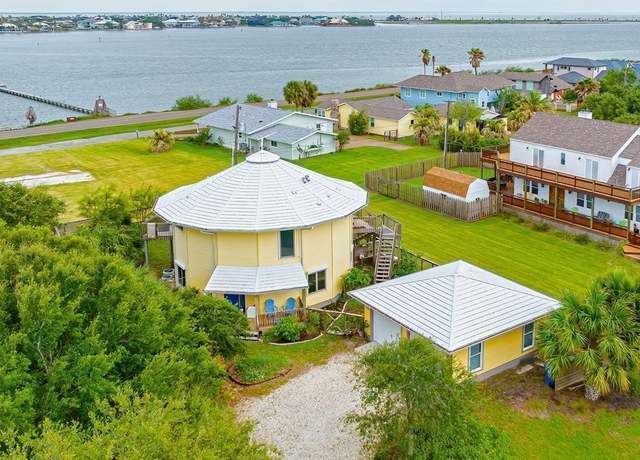 Property at 1722 Sorenson Dr, Rockport, TX 78382, 3 beds, 3 baths