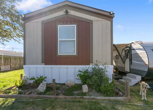 Property at 1010 Redmond St, Corpus Christi, TX 78418, 3 beds, 2 baths