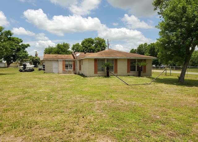 Property at 2609 W Highland Ave, Aransas Pass, TX 78336, 3 beds, 1.5 baths