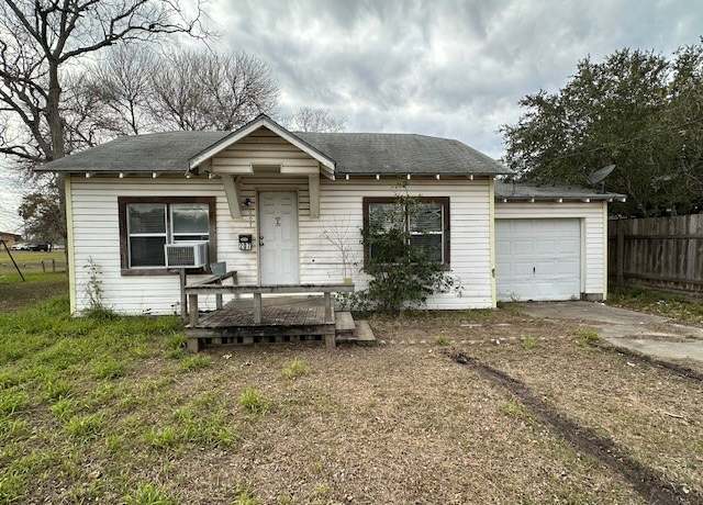 Property at 207 N Oneal Ave, Sinton, TX 78387, 2 beds, 1 bath