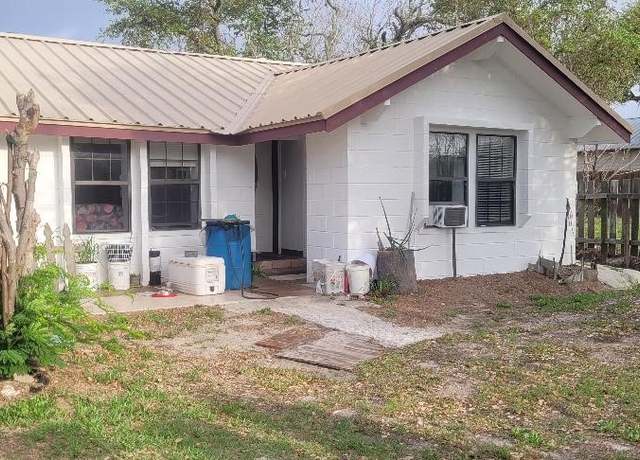 Property at 801 S Ann St, Rockport, TX 78382, 3 beds, 2 baths