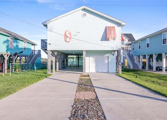 Property at 1224 S Live Oak St, Rockport, TX 78382, 3 beds, 2 baths