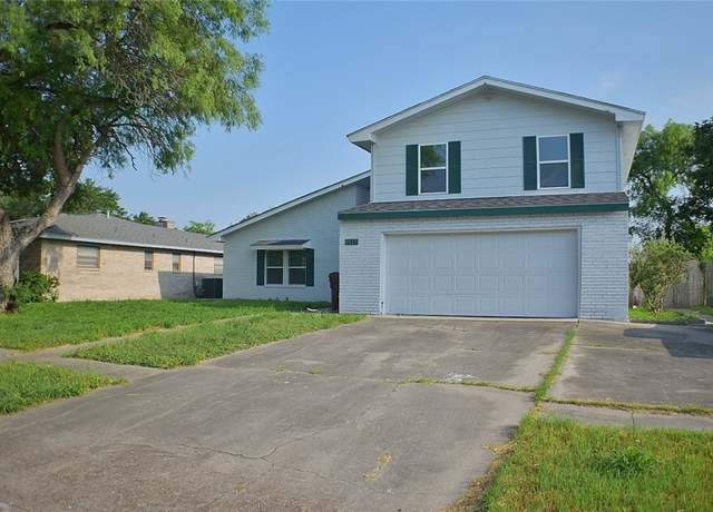 Property at 1517 E Warren Ave, Kingsville, TX 78363, 4 beds, 3 baths