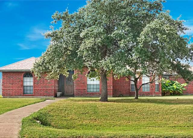 Property at 2133 Riata Dr, Corpus Christi, TX 78418, 3 beds, 2.5 baths