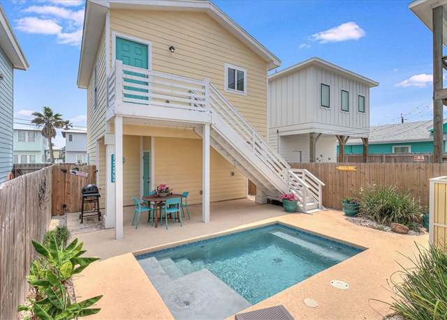 Property at 321 S 10th St, Port Aransas, TX 78373, 2 beds, 2 baths