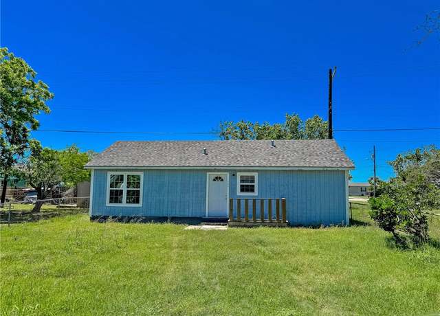 Property at 105 E Cornwall St, Rockport, TX 78382, 3 beds, 2 baths