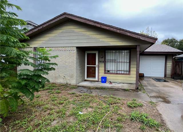 Property at 958 S 10th St, Aransas Pass, TX 78336, 3 beds, 1 bath