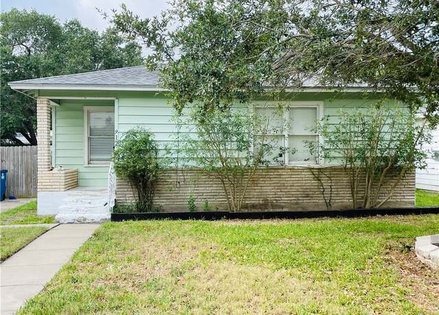 Property at 912 E Fulton St, Sinton, TX 78387, 3 beds, 2 baths