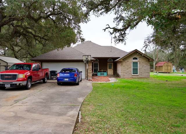 Property at 839 Live Oak Dr, Victoria, TX 77968, 3 beds, 2.5 baths